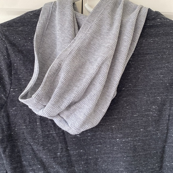 Old Navy Boy’s long sleeve tee - Picture 7 of 8